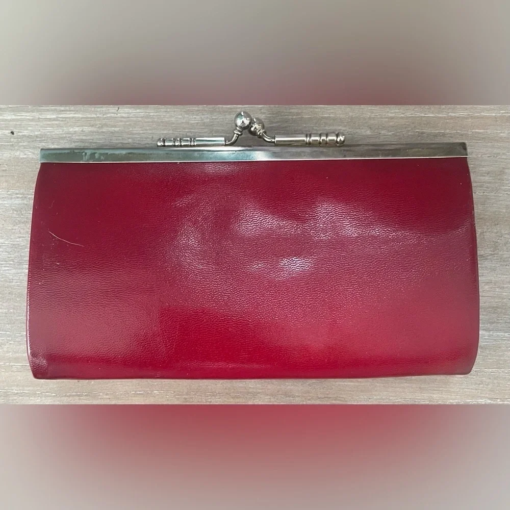 Women’s women's floral embossed vegan leather wallet burgundy red, snap button